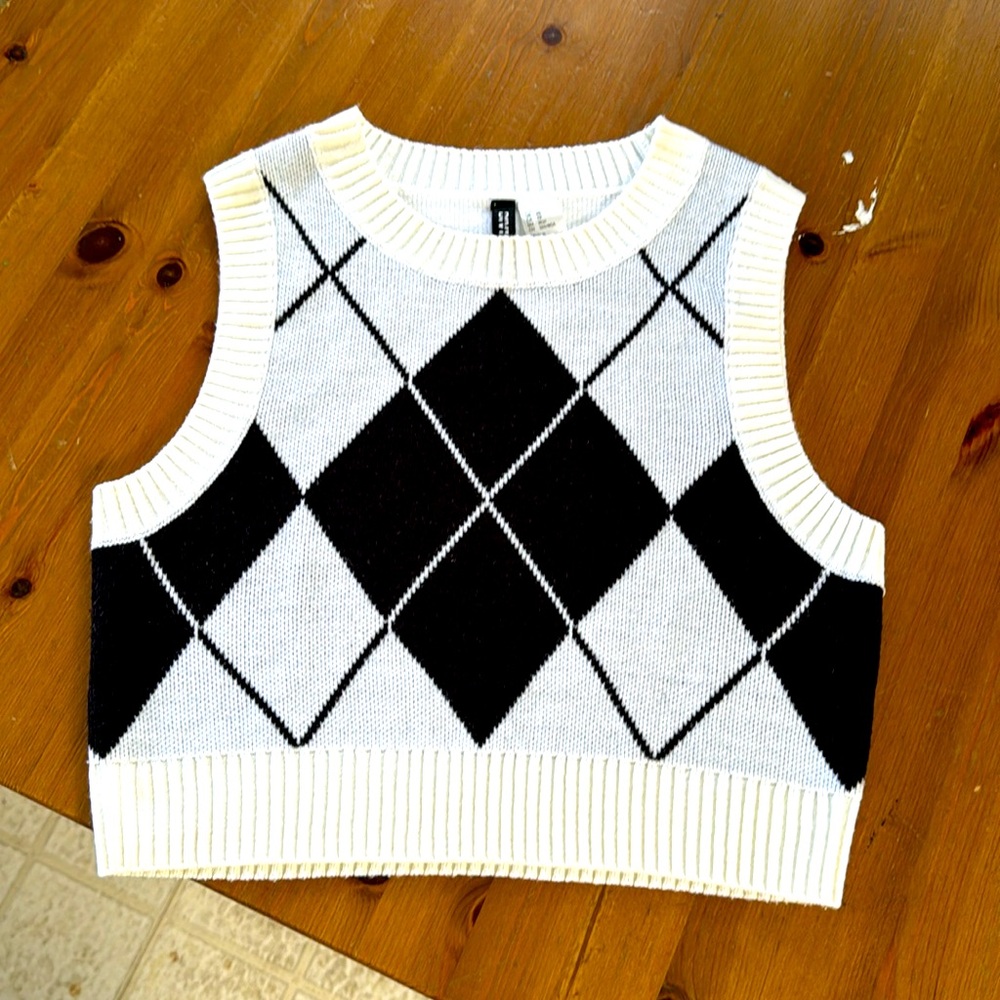 H&M cropped vest XS